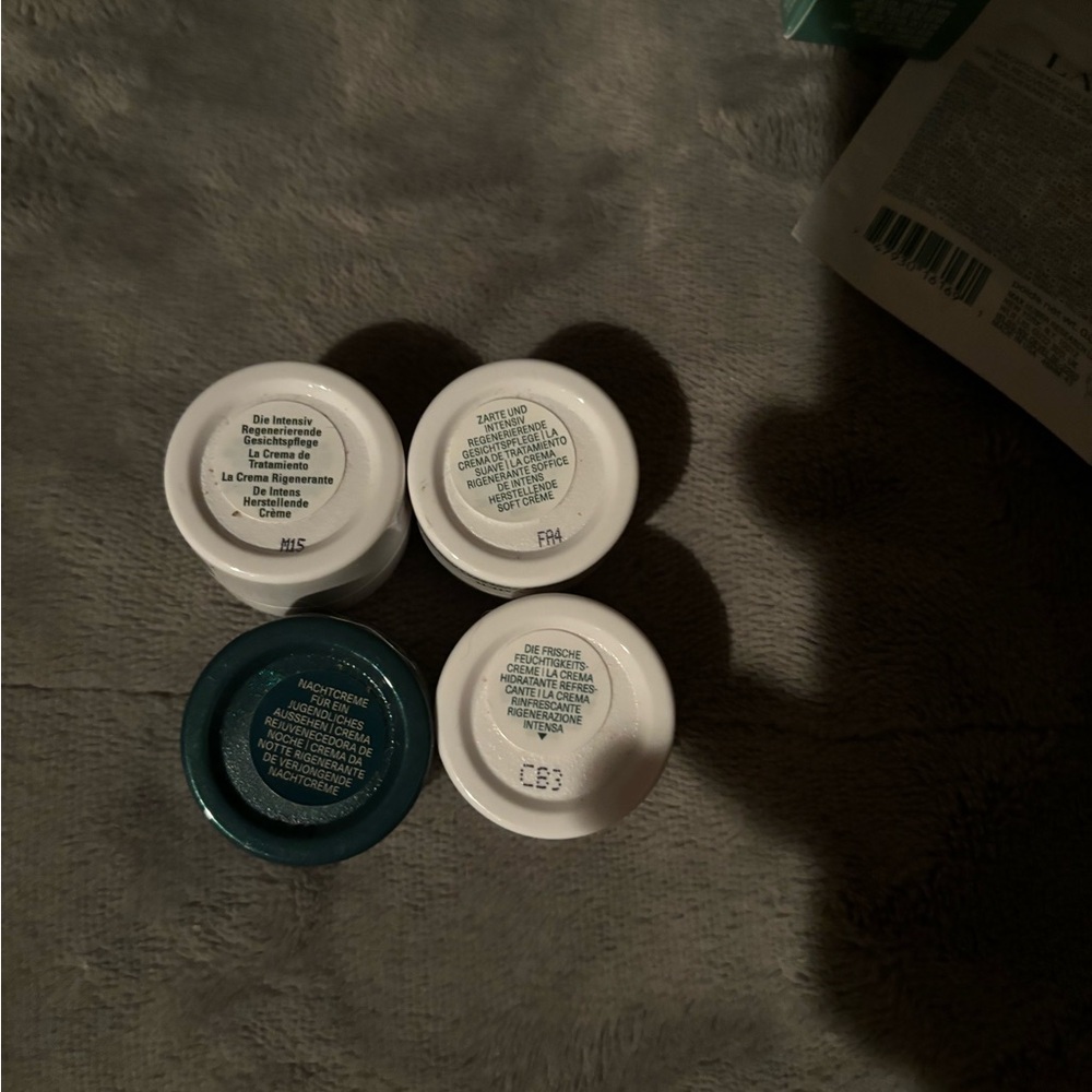 La Mer Skincare Collection in Teal and Peach - Picture 7 of 7